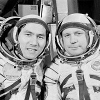 Hình ảnh đáng nhớ về phi hành gia Viktor Gorbatko cùng Phạm Tuân bay lên vũ trụ