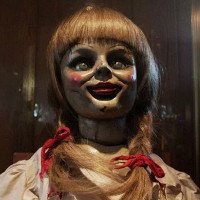 Hóa ra không phải tự nhiên mà Annabelle chọn nhập vào một con búp bê