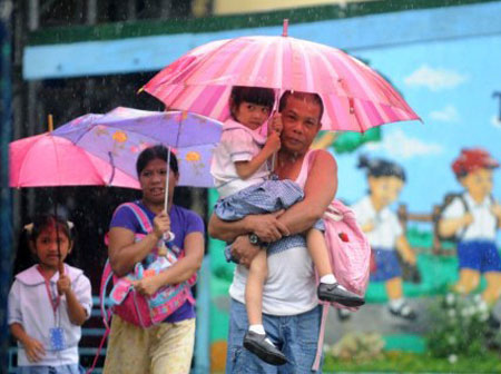 Hơn 100.000 người Philippines sơ tán vì bão