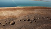 Hơn 3.000 hố tử thần quanh biển Chết