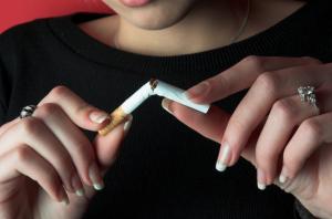 Hút thuốc ở tuổi thành niên gây béo phì khi trưởng thành