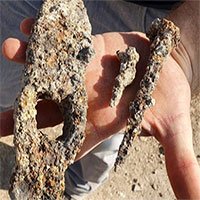 Israel phát hiện đinh và búa sắt 1.400 năm tuổi từ thời Đông La Mã
