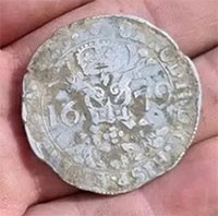 Khai quật được đồng xu 300 năm tuổi được cất giấu bởi kẻ lừa đảo người Ba Lan