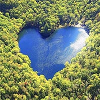 Khám pha hồ nước hình trái tim lãng mạn nhất Nhật Bản