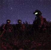 Khám phá kính đặc biệt giúp lính Mỹ nhìn xuyên bóng đêm