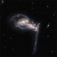Khoảnh khắc kinh hoàng: 3 thiên hà nuốt nhau, tạo 