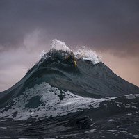 Khoảnh khắc sóng biển cuộn trào như núi đẹp 
