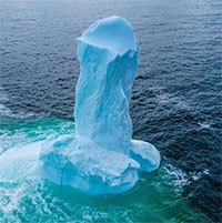 Kỳ lạ tảng băng trôi nổi có hình nhạy nhạy cảm ở vịnh Conception