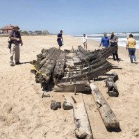 Kỳ lạ: Tàu ma mất tích 200 năm bỗng xuất hiện trên bãi biển