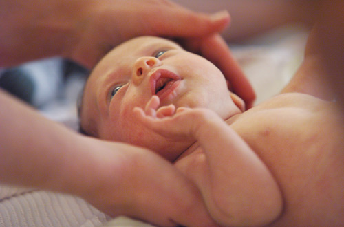 Kỷ lục y học: em bé sinh từ phôi lạnh 20 năm