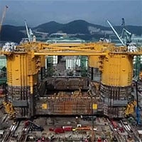 Làm thế nào để xây giàn khoan nặng hàng chục ngàn tấn trên biển? Bạn không thể tưởng tượng được đâu!