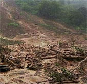 Lở đất khủng khiếp tại Ấn Độ, ít nhất 150 người bị vùi lấp