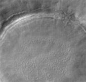 Lộ diện hố đen bí ẩn trên miệng núi lửa Sao Hỏa