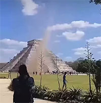 Lốc xoáy tại cửa kim tự tháp El Castillo, có phải thần linh nổi giận?