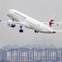 Máy bay chở khách do Trung Quốc sản xuất lần đầu cất cánh