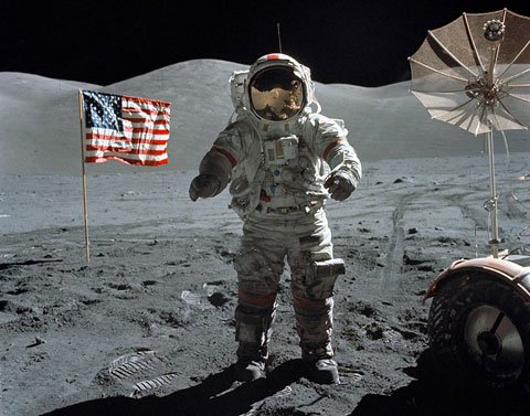 Mỹ thủy táng người đầu tiên lên mặt trăng