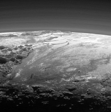 NASA tiếp tục công bố thêm nhiều ảnh mới về Sao Diêm Vương