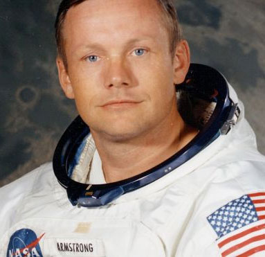 Neil Armstrong từng suýt chết trước khi đáp xuống mặt trăng