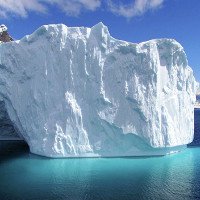 Nga di chuyển tảng băng khổng lồ, lớn hơn tảng băng trôi nhấn chìm Titanic