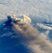 Ngắm núi lửa Mỹ phun từ vũ trụ