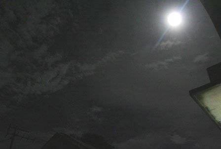 Ngắm “trăng xanh” đẹp kỳ ảo đêm Rằm tháng Bảy