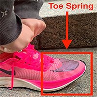 Nghiên cứu: giày toe spring hỗ trợ vận động làm tăng khả năng mắc chấn thương