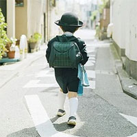 Nghiên cứu mới cho thấy: Trẻ Nhật Bản có dáng đi khác các nước