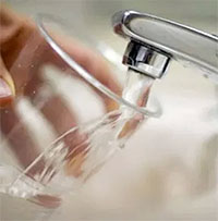 Nghiên cứu mới phát hiện cách đơn giản để loại bỏ vi nhựa trong nước uống