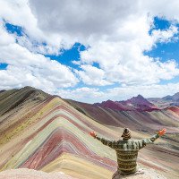 Nguồn gốc màu sắc rực rỡ như cầu vồng của núi thiêng ở Peru