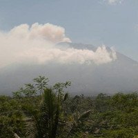 Nguy hiểm núi lửa Indonesia rung chuyển 500 lần/ngày