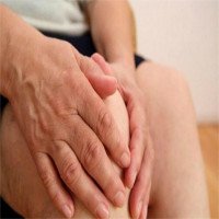 Nguyên nhân và cách điều trị đau khớp gối ở người già