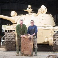 Nhà sưu tập Anh tìm thấy 25kg vàng trong xe tăng cũ