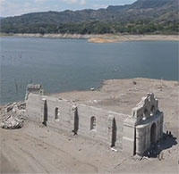 Nhà thờ 500 năm tuổi nhô lên giữa hồ Mexico do hạn hán