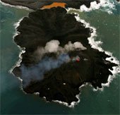 Nhật: Đảo mới do núi lửa phun trào đang 