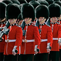 Những bí mật thú vị về đội cận vệ của Hoàng gia Anh