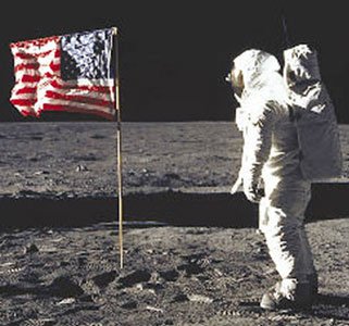 Những điều ít biết về nhà du hành đầu tiên lên mặt trăng