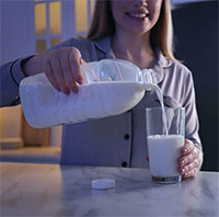Những người không nên uống sữa vào buổi tối