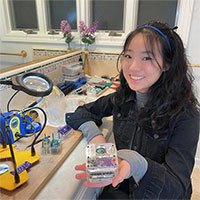 Nữ sinh trung học sáng chế máy đo địa chấn chính xác, siêu rẻ