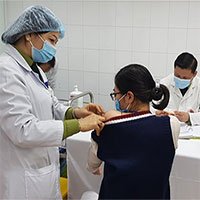 Nữ tình nguyện viên đầu tiên tiêm vắc xin Covid-19 của Việt Nam liều cao nhất