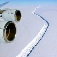 Núi băng lớn nhất thế giới có nguy cơ tách khỏi Nam Cực