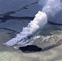 Núi lửa dưới biển phun trào hình thành hòn đảo mới ở phía Nam thủ đô Tokyo