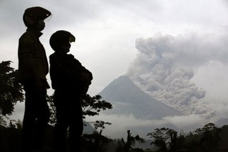 Núi lửa Indonesia có thể phun trong vài tuần
