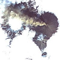 Núi lửa Nga giống lối vào địa ngục trong ảnh vệ tinh