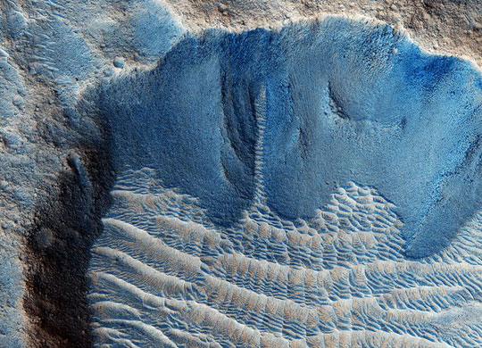 Nước có thể tồn tại ngay dưới bề mặt sao Hỏa
