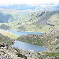 Ô nhiễm nhựa trên đỉnh núi cao nhất xứ Wales