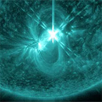 “Pháo sáng vũ trụ” loại mạnh nhất đang bắn thẳng đến Trái đất