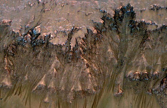 Phát hiện các dấu hiệu nước chảy trên sao Hỏa