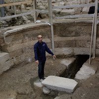 Phát hiện dấu tích nhà hát thời La Mã dưới chân 