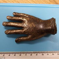 Phát hiện gây sốc về bàn tay 2,3kg của người La Mã