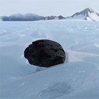 Phát hiện lạ trong thiên thạch ở Nam Cực